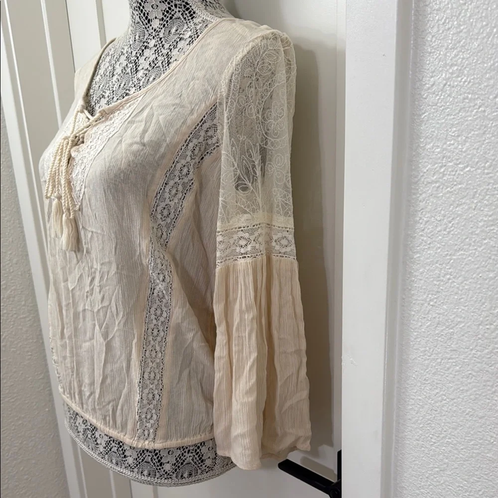American Eagle Outfitters Women's Cream and White Blouse Size S/P